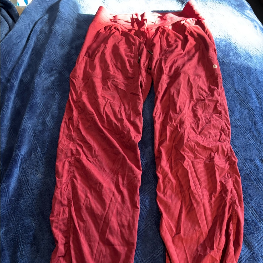Lululemon Women’s/juniors size 8 reg. maroon joggers